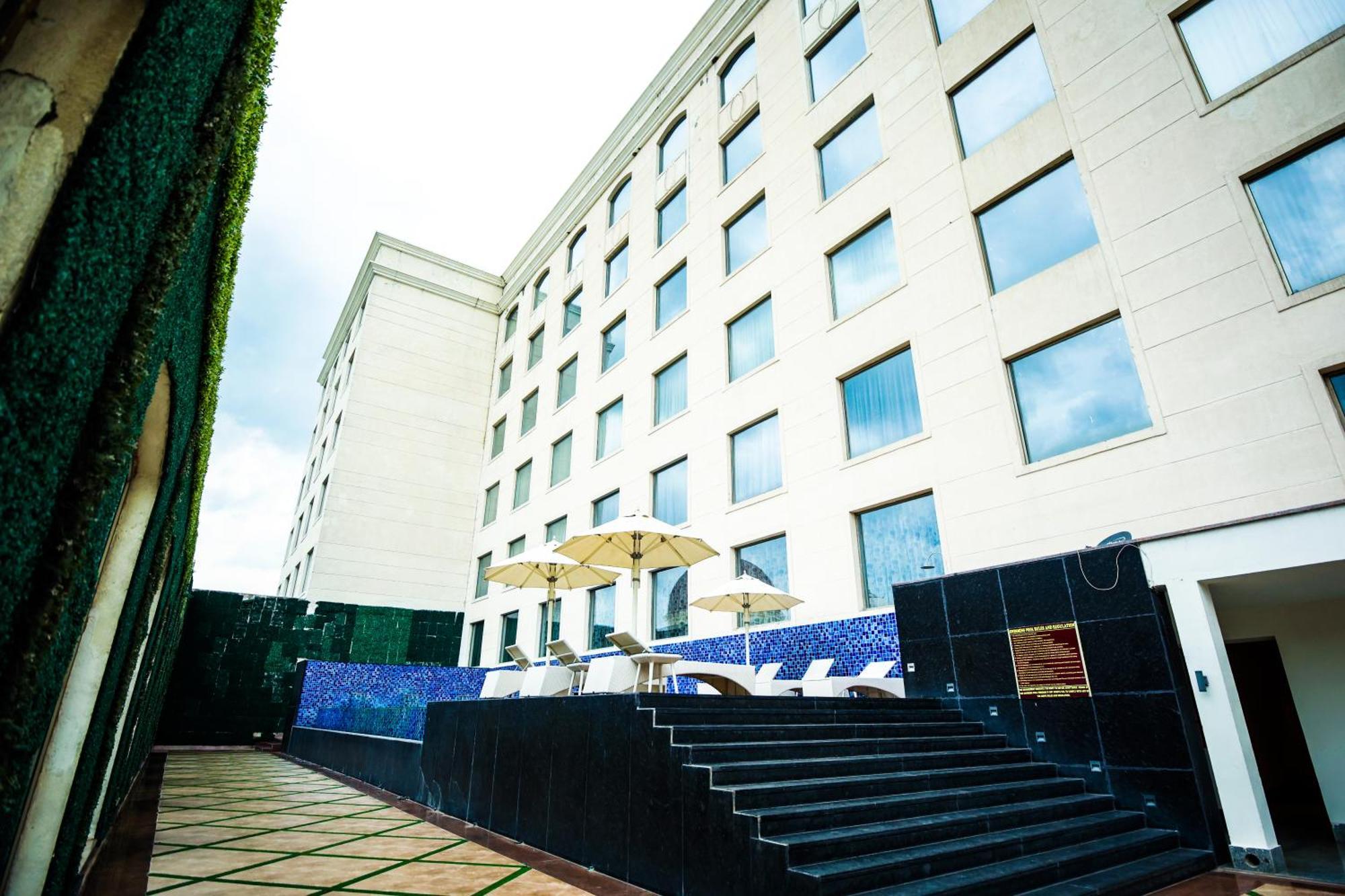 מלון Ramada Plaza By Wyndham לקנאו מראה חיצוני תמונה