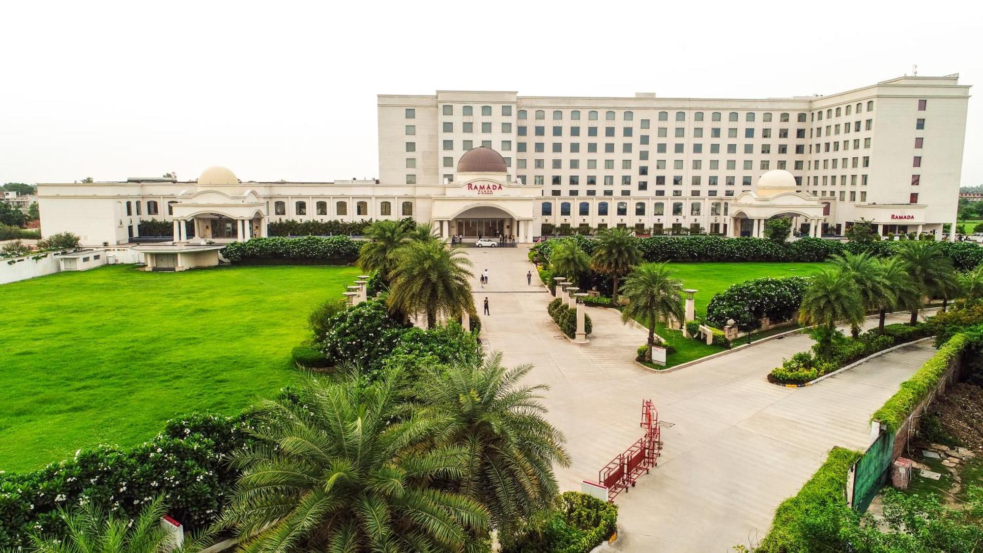 מלון Ramada Plaza By Wyndham לקנאו מראה חיצוני תמונה