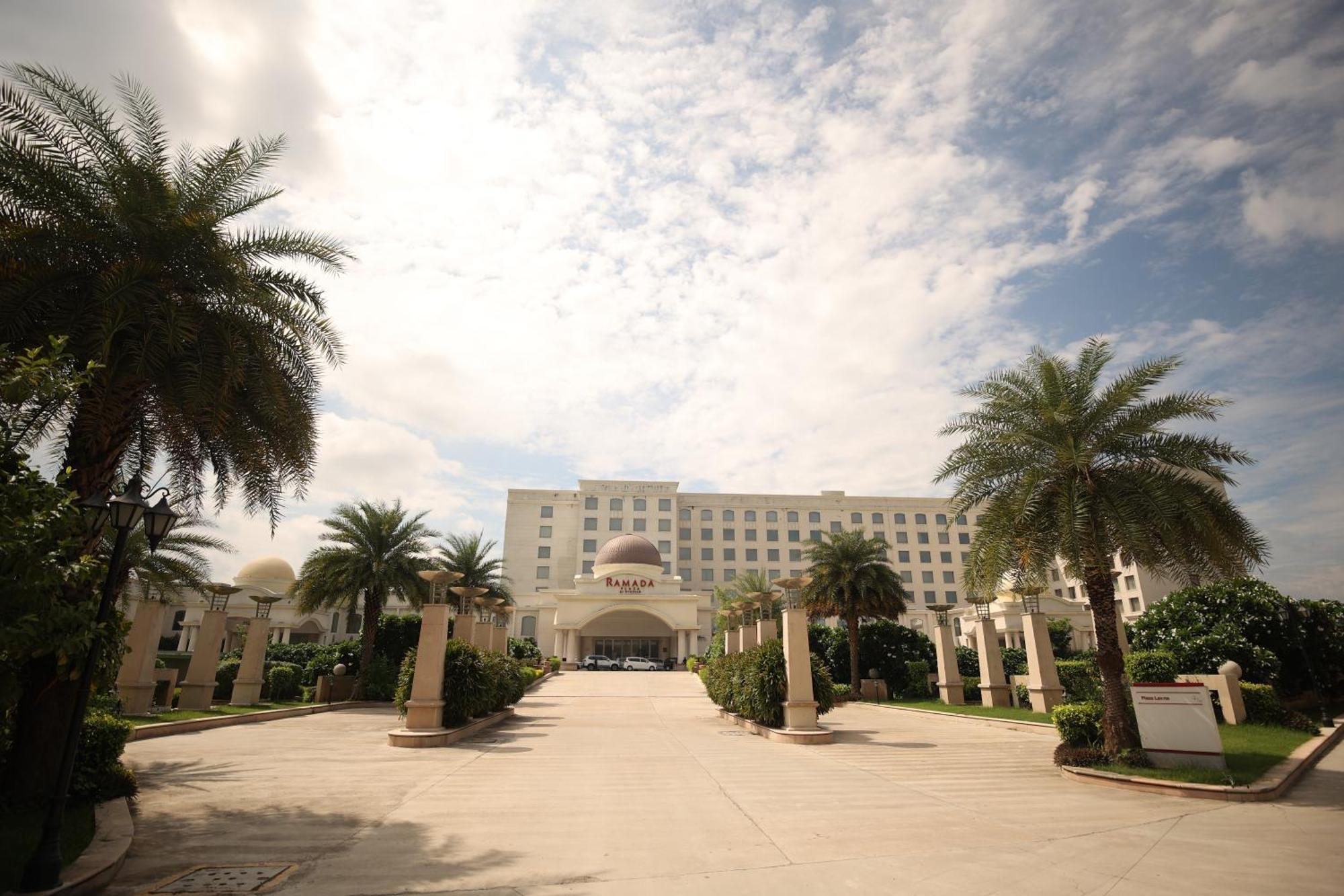 מלון Ramada Plaza By Wyndham לקנאו מראה חיצוני תמונה