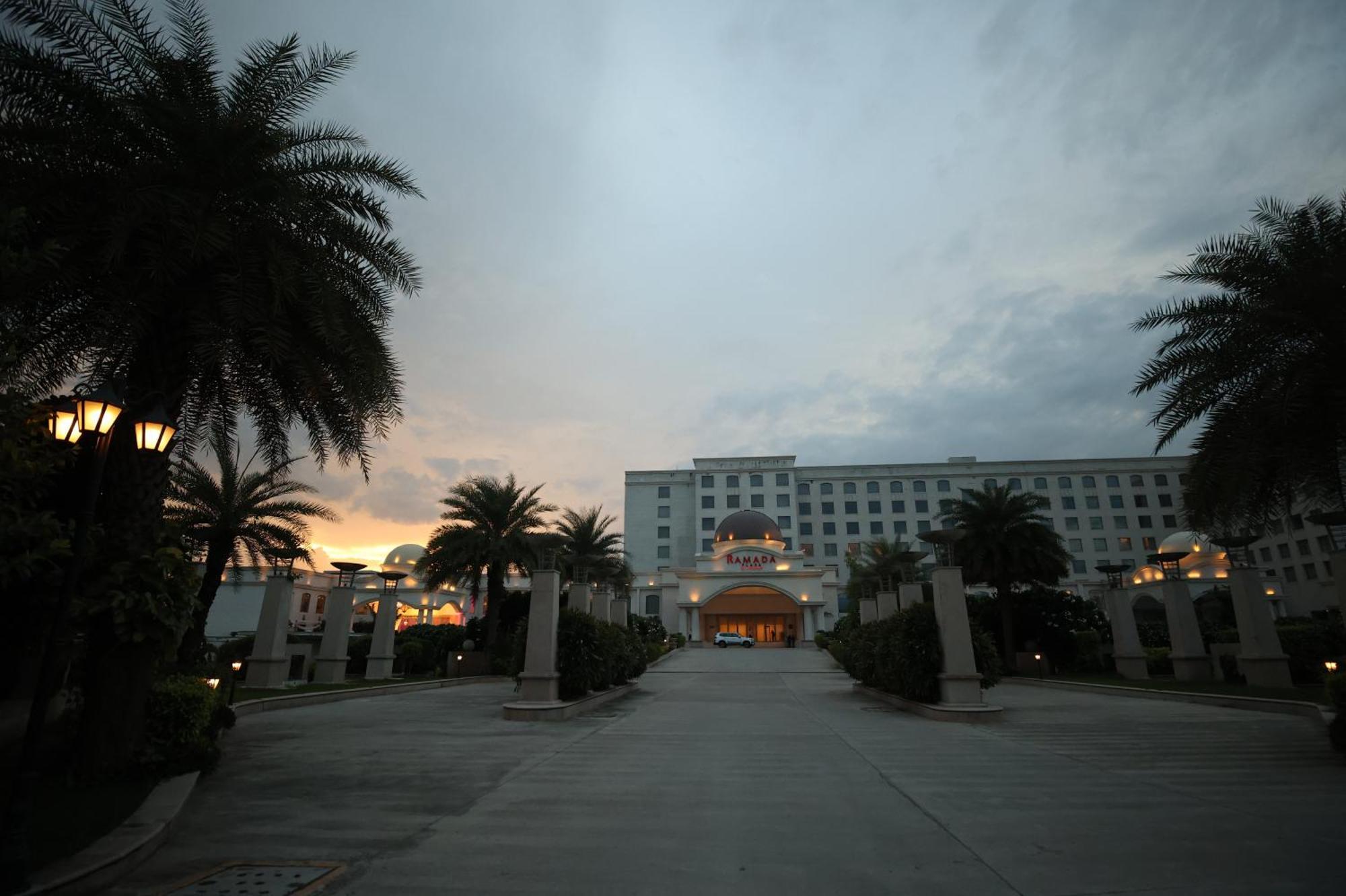 מלון Ramada Plaza By Wyndham לקנאו מראה חיצוני תמונה