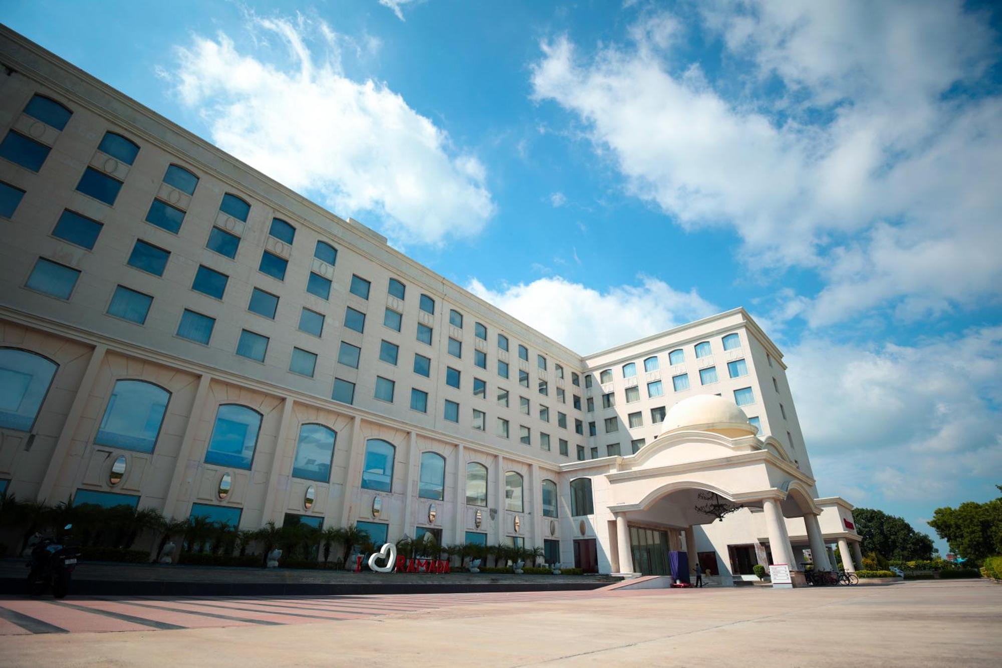 מלון Ramada Plaza By Wyndham לקנאו מראה חיצוני תמונה